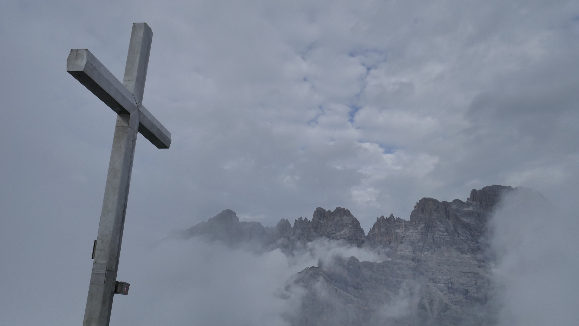 GK Croz dell'Altissimo vor den Zentralgipfeln der Brenta