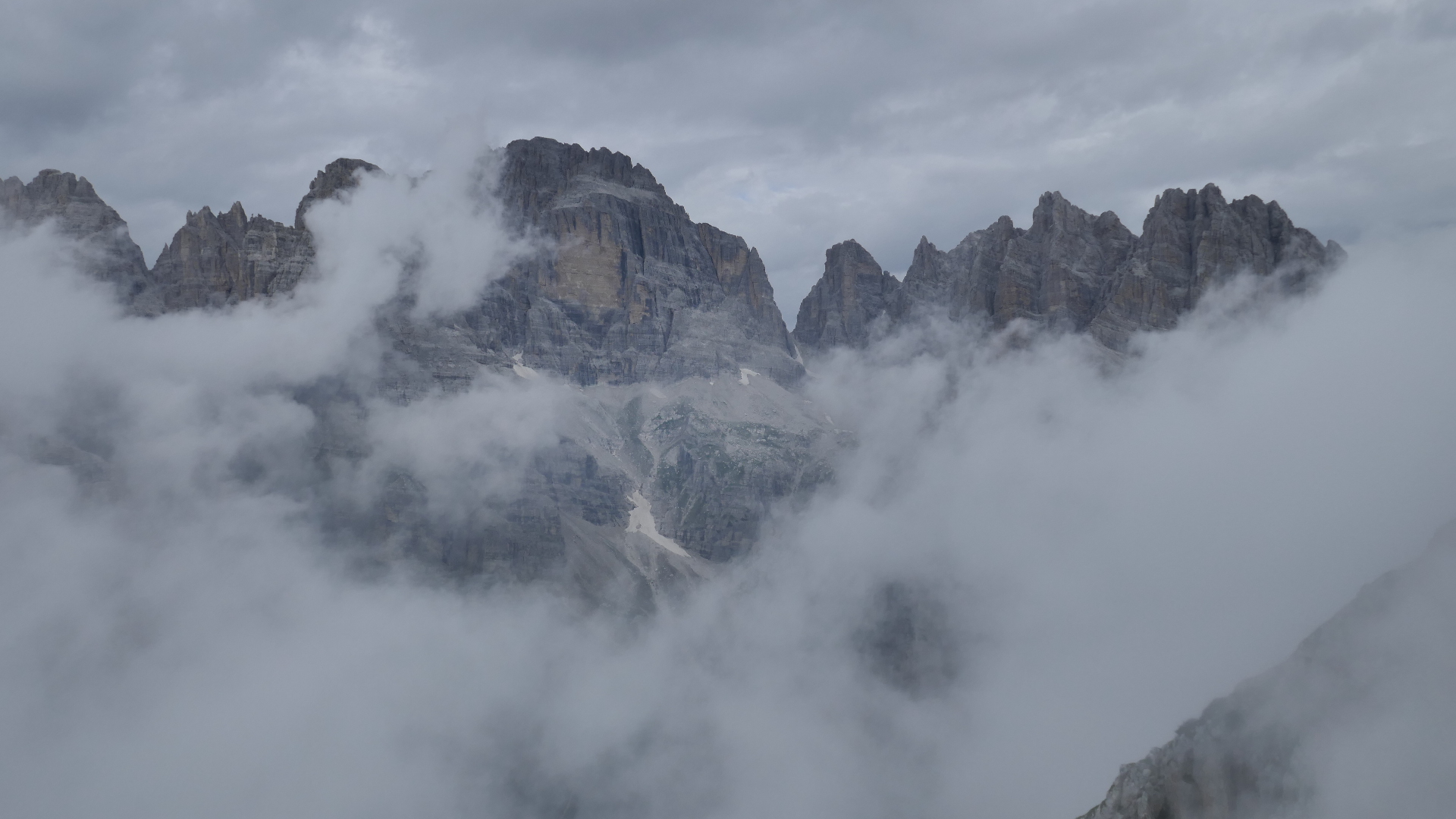 Cima Brenta (halblinks), der höchste Brenta Gipfel