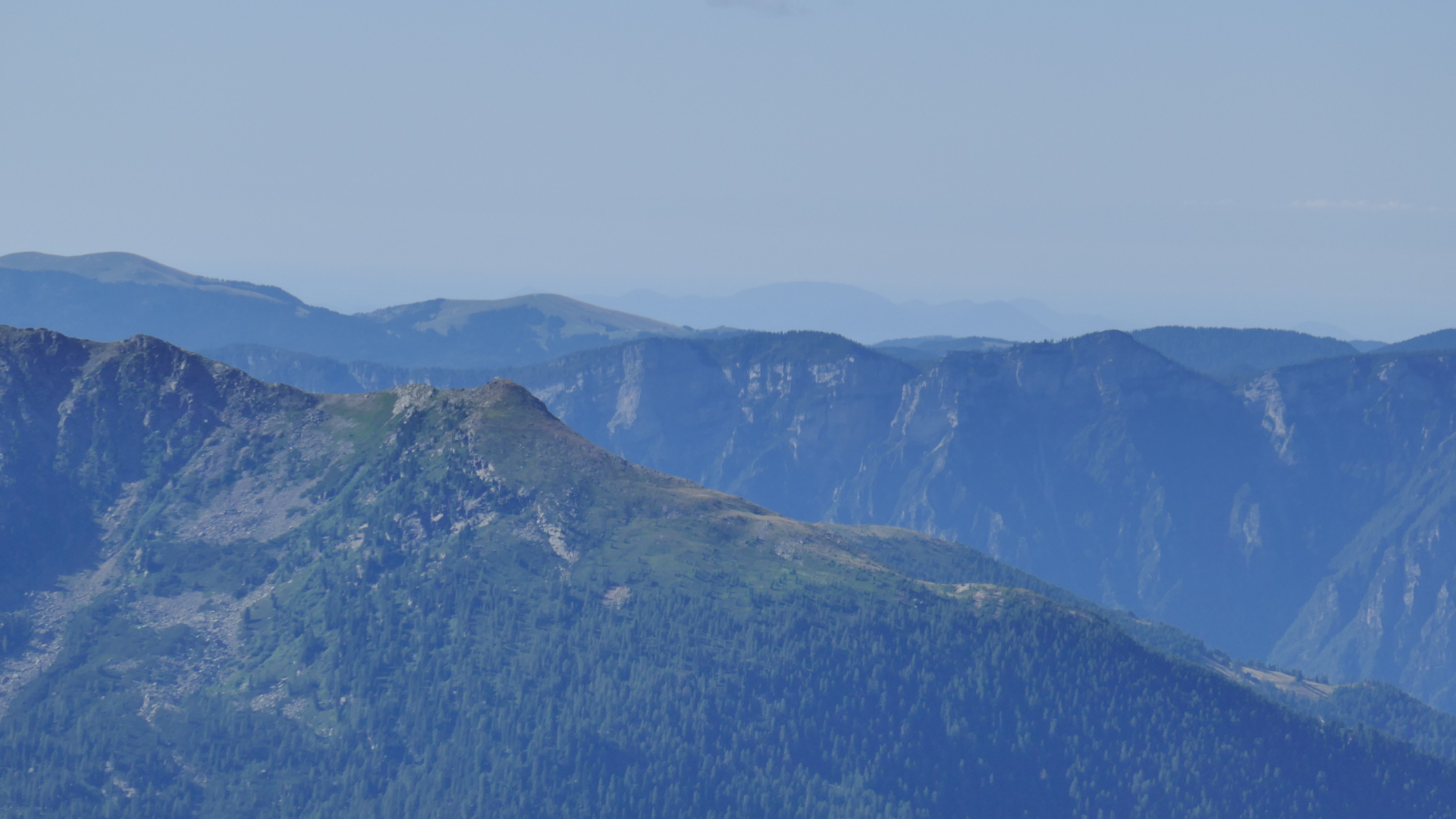 Am Horizont der Monte Venda (601m) in den Euganäischen Hügeln südlich von Padua