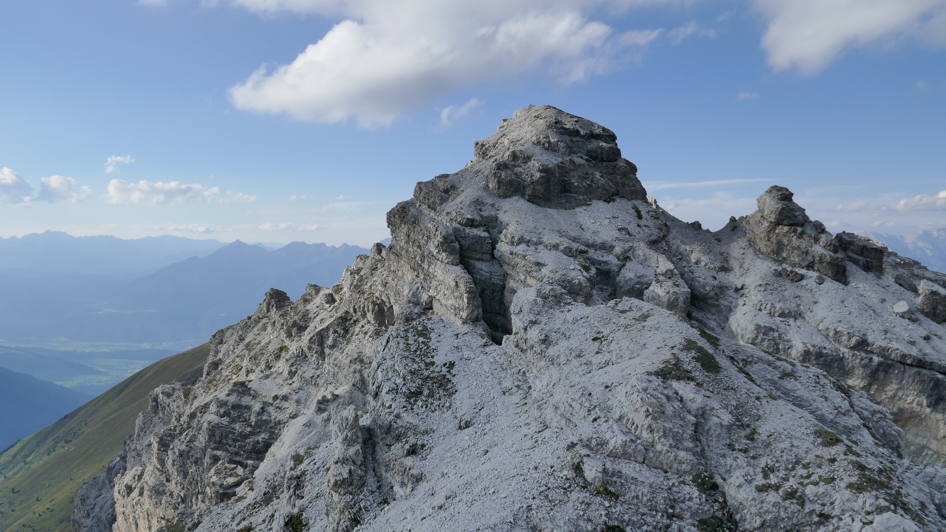 Im Süden die Schlicker Zinnen, nicht unter II-III zu haben