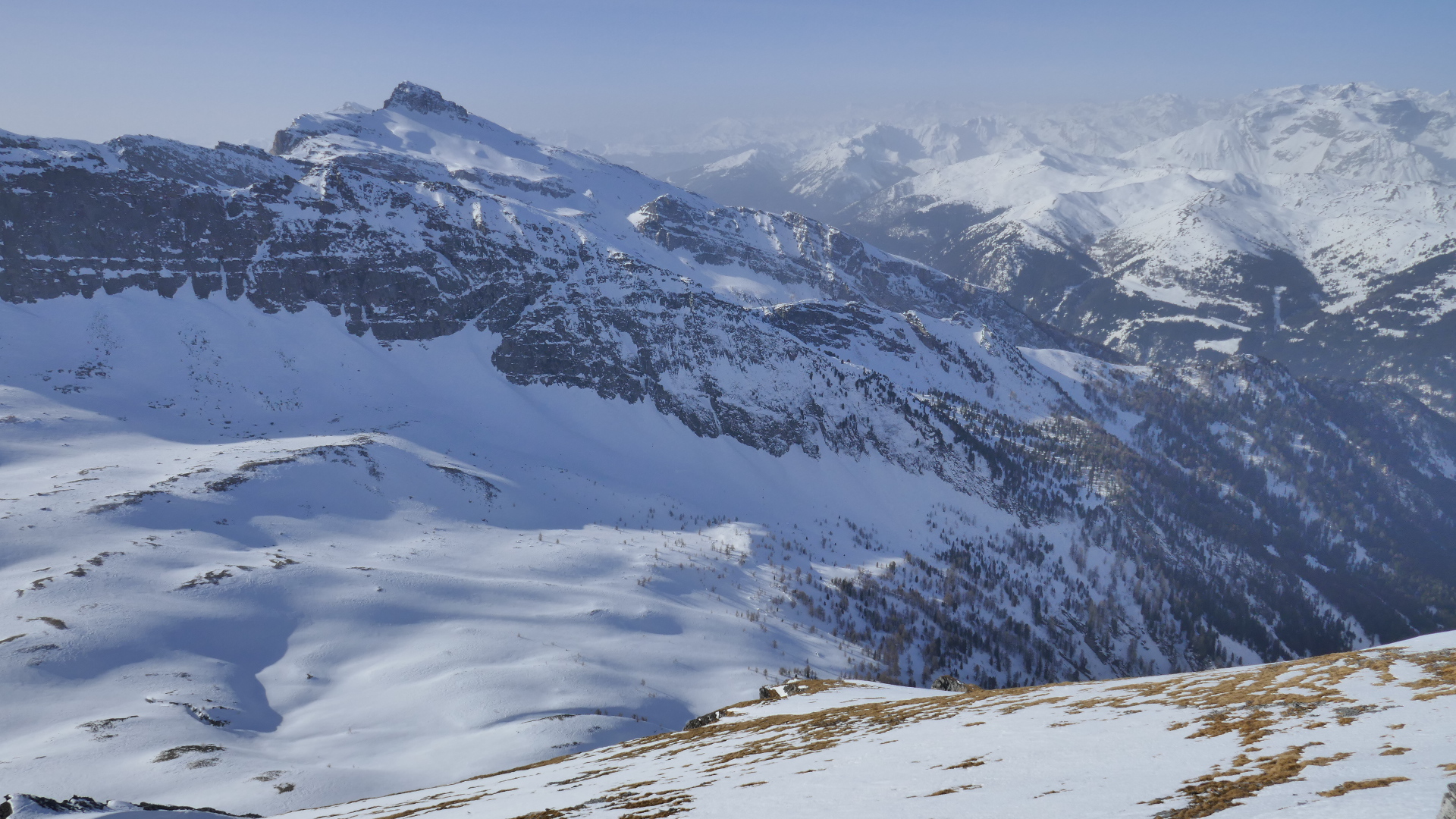 Venner Alm, dahinter Wolfendorn und die südlichen Stubaier