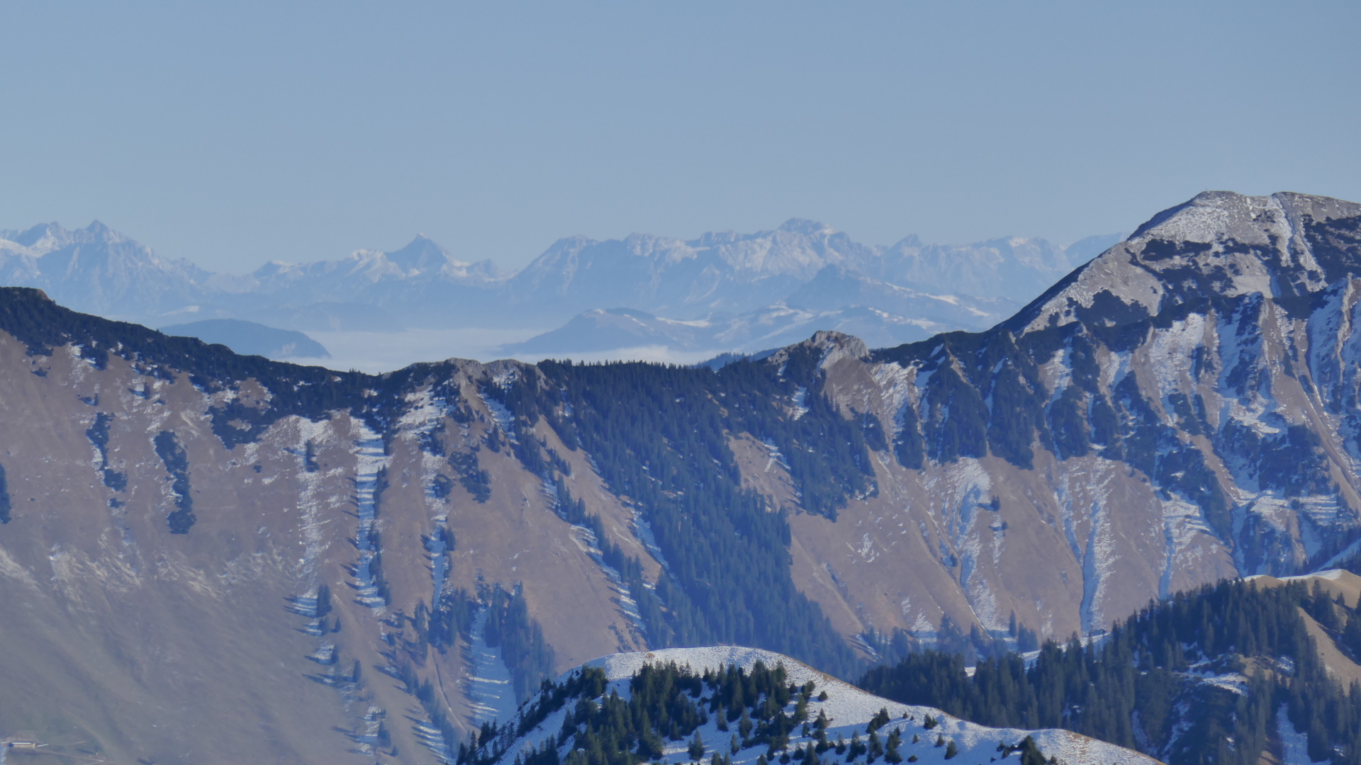 Loferer Steinberge und Watzmann weit im Osten