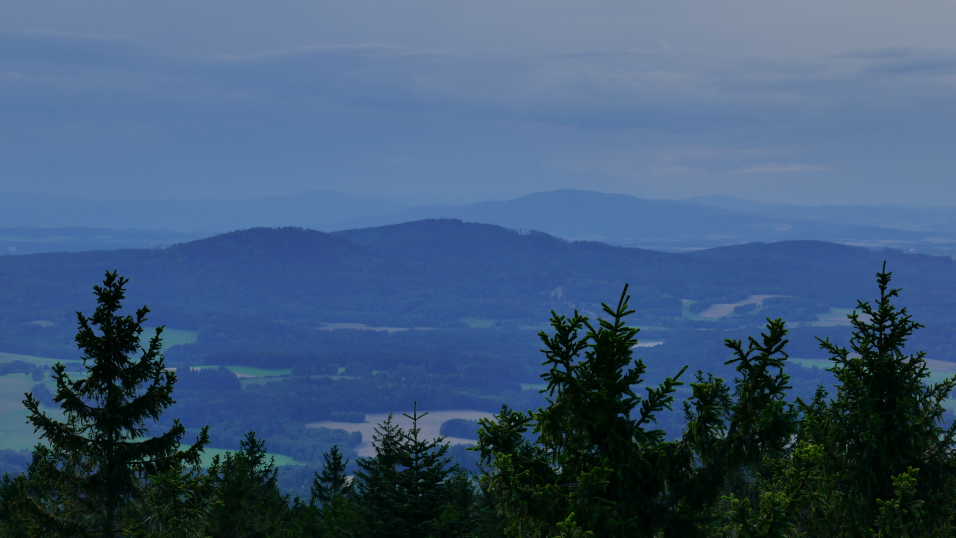 Berge rund um Krumau, u.a. mit Chlum (1.091m) & Klet (1.083m)