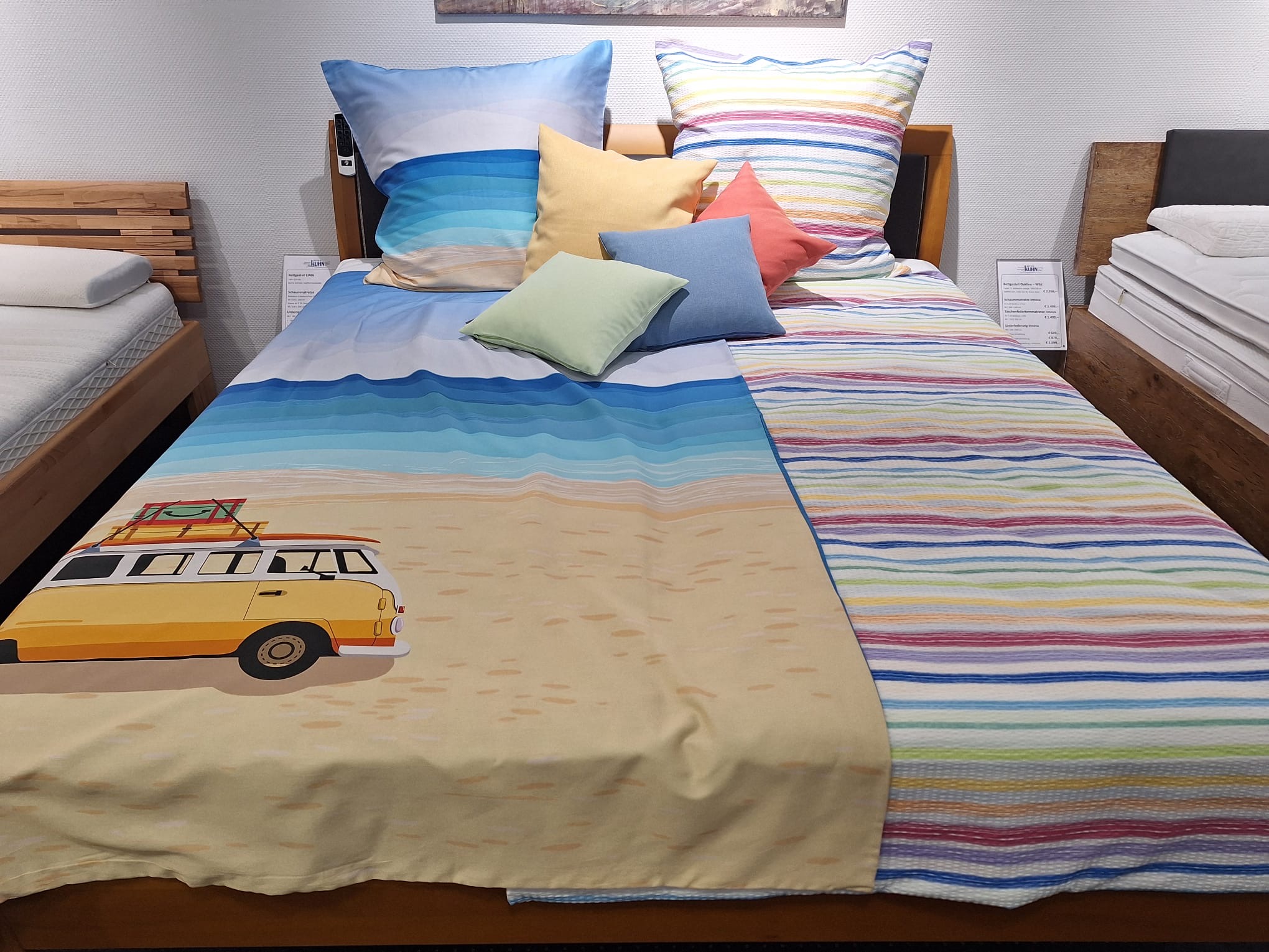 Links: Bettwäsche Satin, Bulli, Dormabell, 135 x 200 cm; 59,95€; <br />Rechts: Bettwäsche gestreift, Seersucker, Janine, 135 x 200 cm, statt 59,95 € jetzt 49,95 €