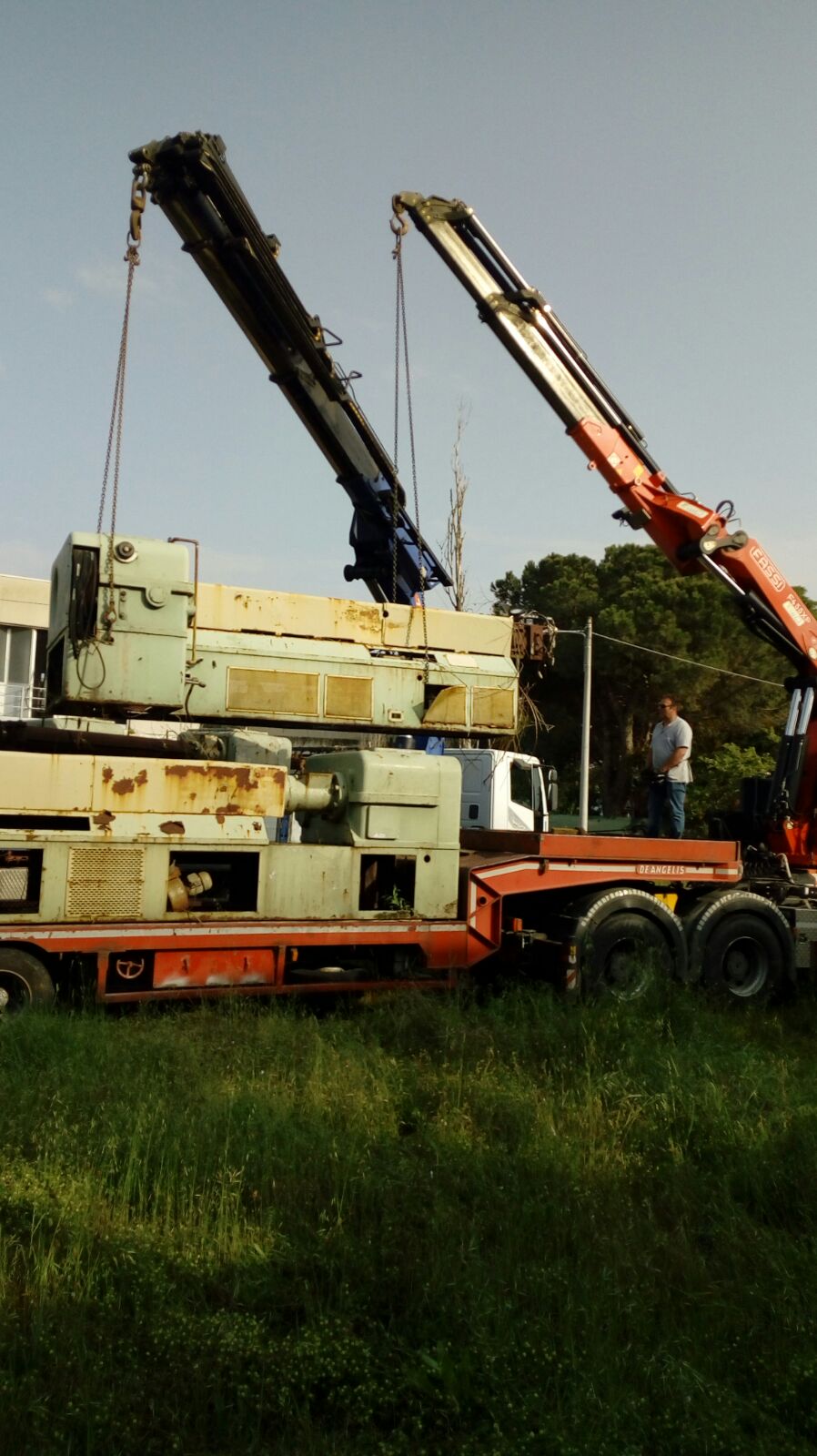 Camion rimorchio per trasloco macchinari