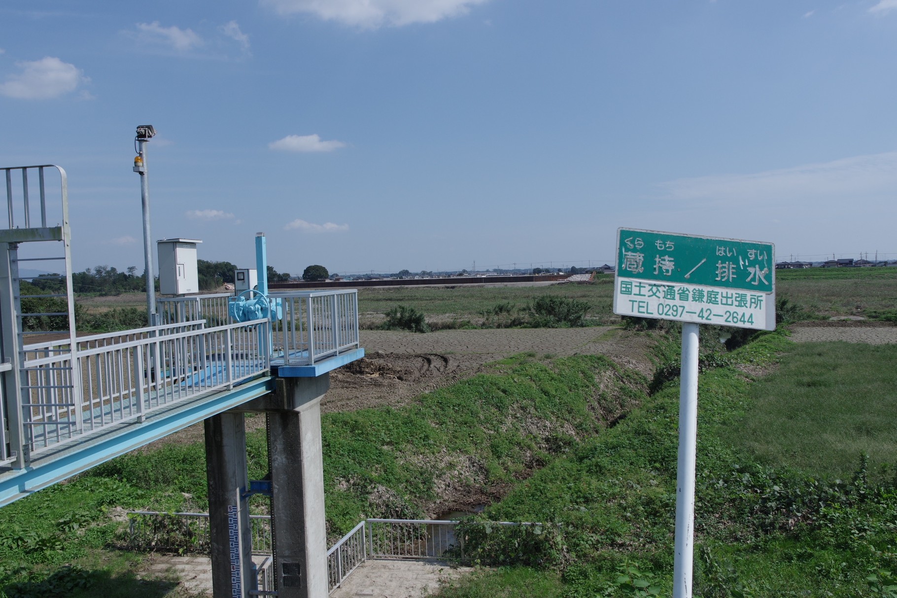 右岸の排水門