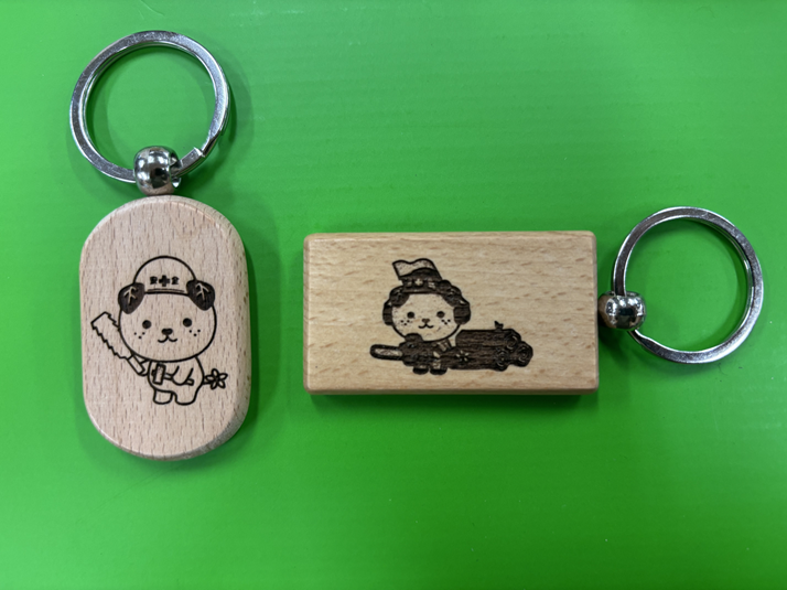 木製キーホルダーへの彫刻