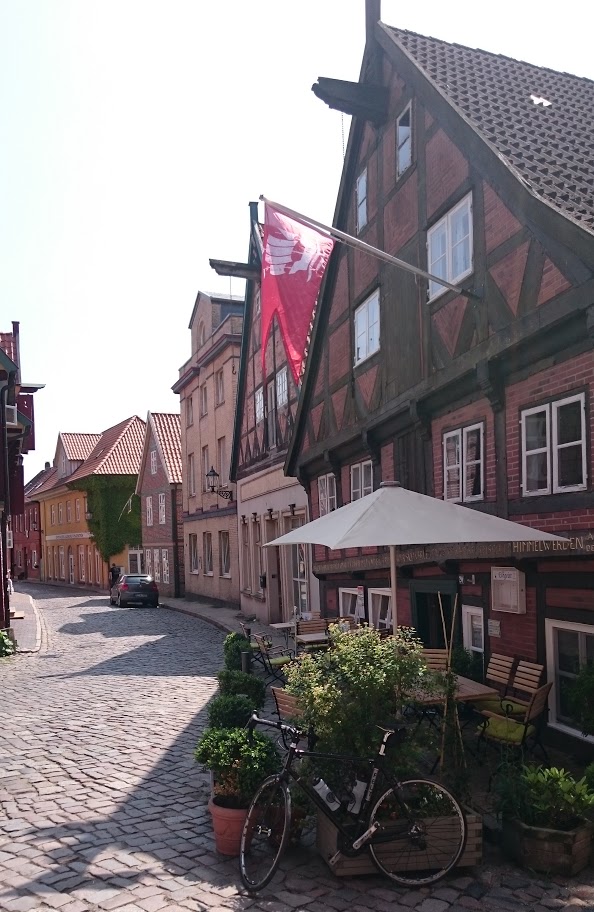 Lauenburg. Fieses Kopfsteinpflaster von 1685.