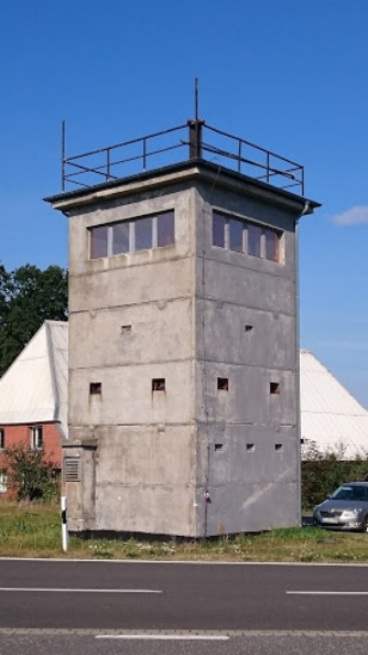 Spätsozialistischer Wachturm. Den durfte man aber nicht besteigen.