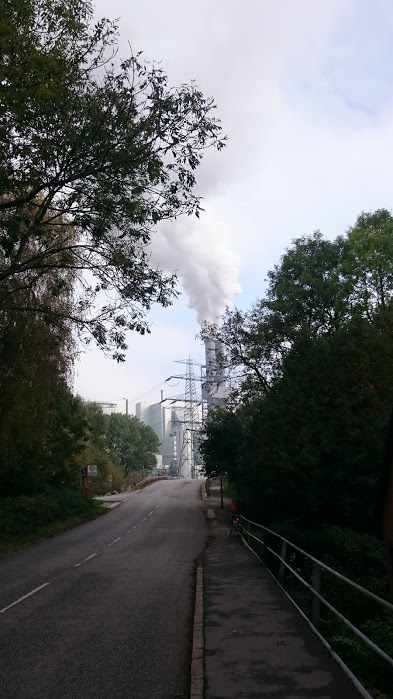 Nochmal Moorburg. Die machen ihren Nebel jetzt selbst.