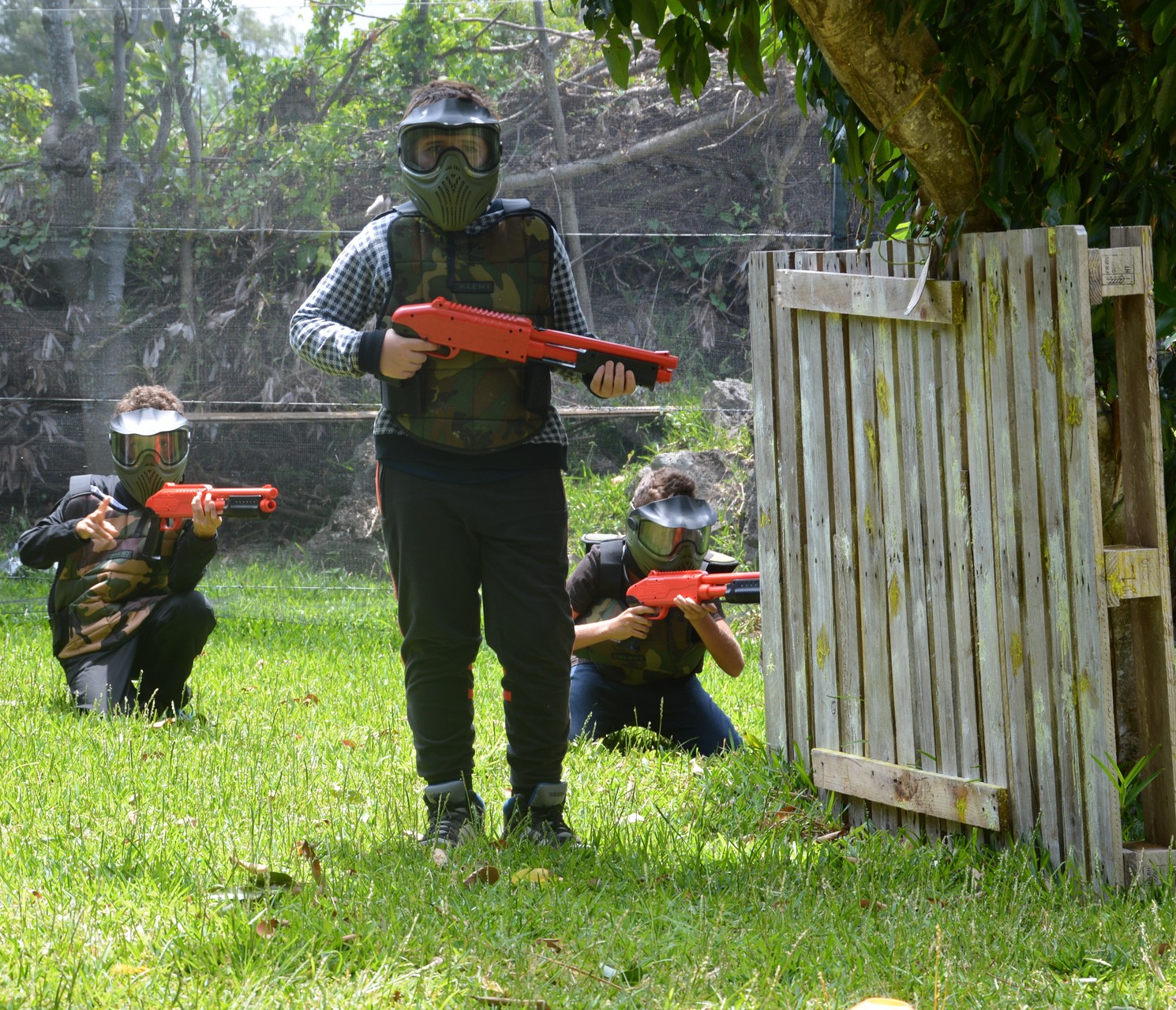 les mini paintballeurs en action