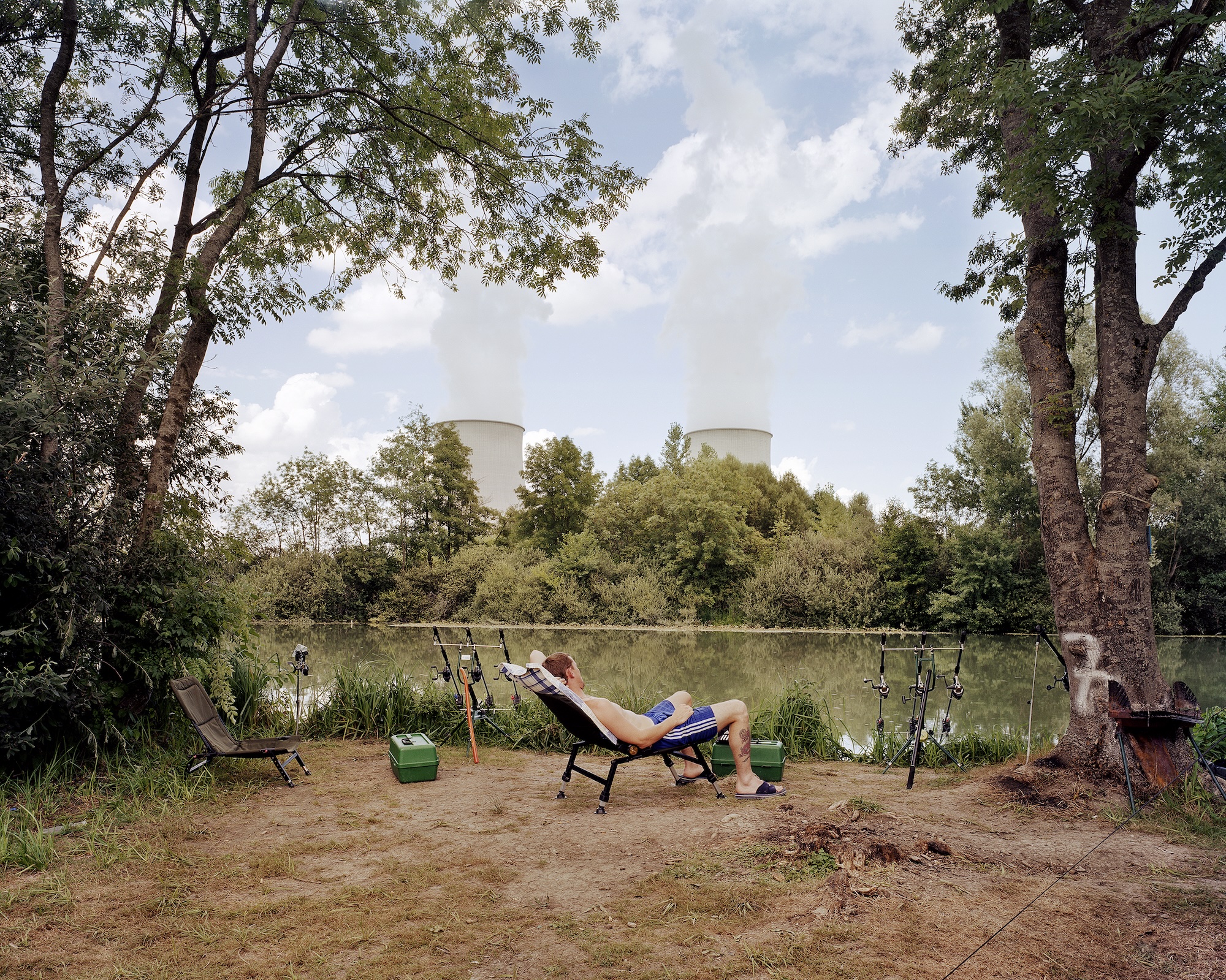 Jürgen Nefzger, série Fluffy Clouds: Nogent-sur-Seine, France, 2003 © Jürgen Nefzger
