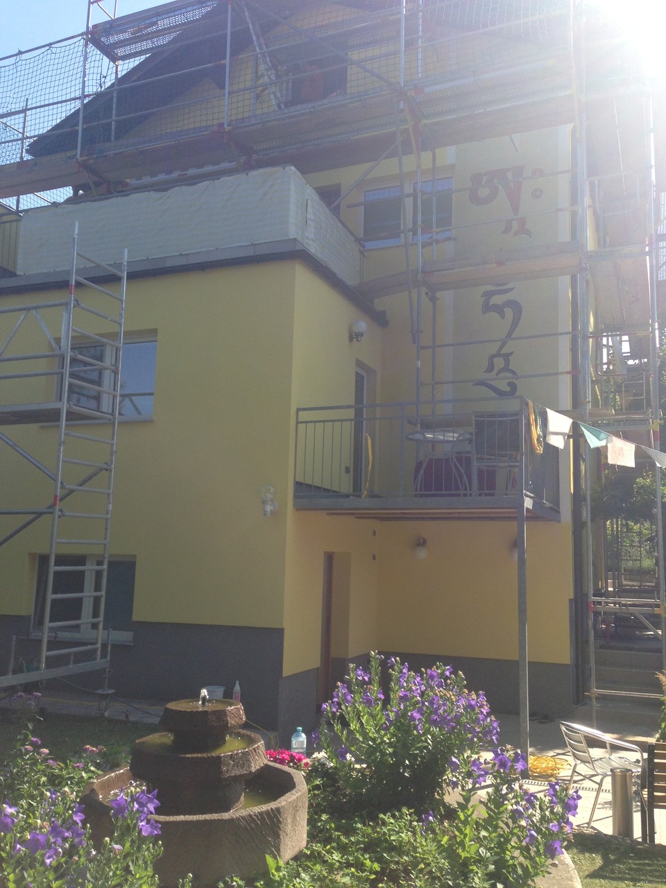 Anstrich auf Fassade mit hochwertiger Silikonharz Fassadenfarbe