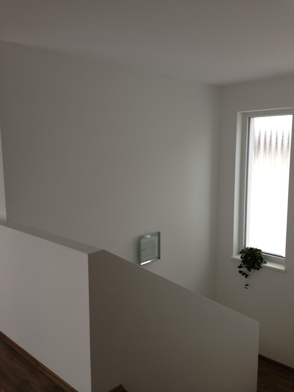 Decke aus Betonelementen vollflächig spachteln, Wände vollflächig spachteln, malen 