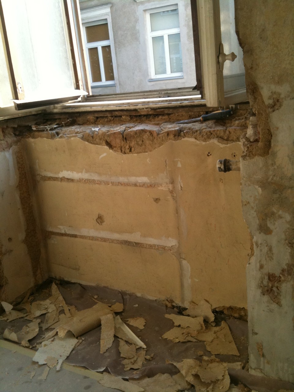 Fensterleibung herstelen, spachteln und malen