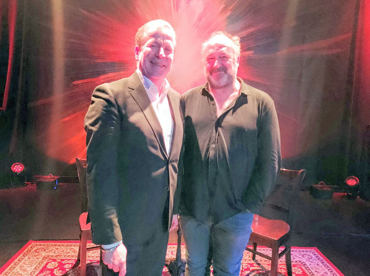 FasteLOVEnd mit Demokratie als Sauerstoff im Kölner „Urania Theater“