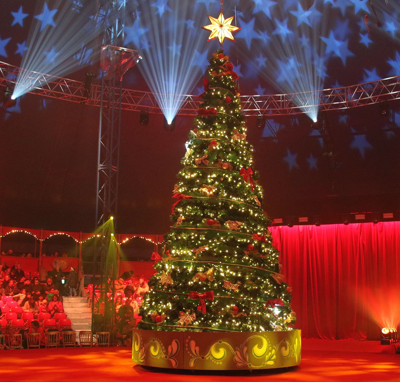 Manege frei für achte Premiere des Kölner Weihnachtscircus