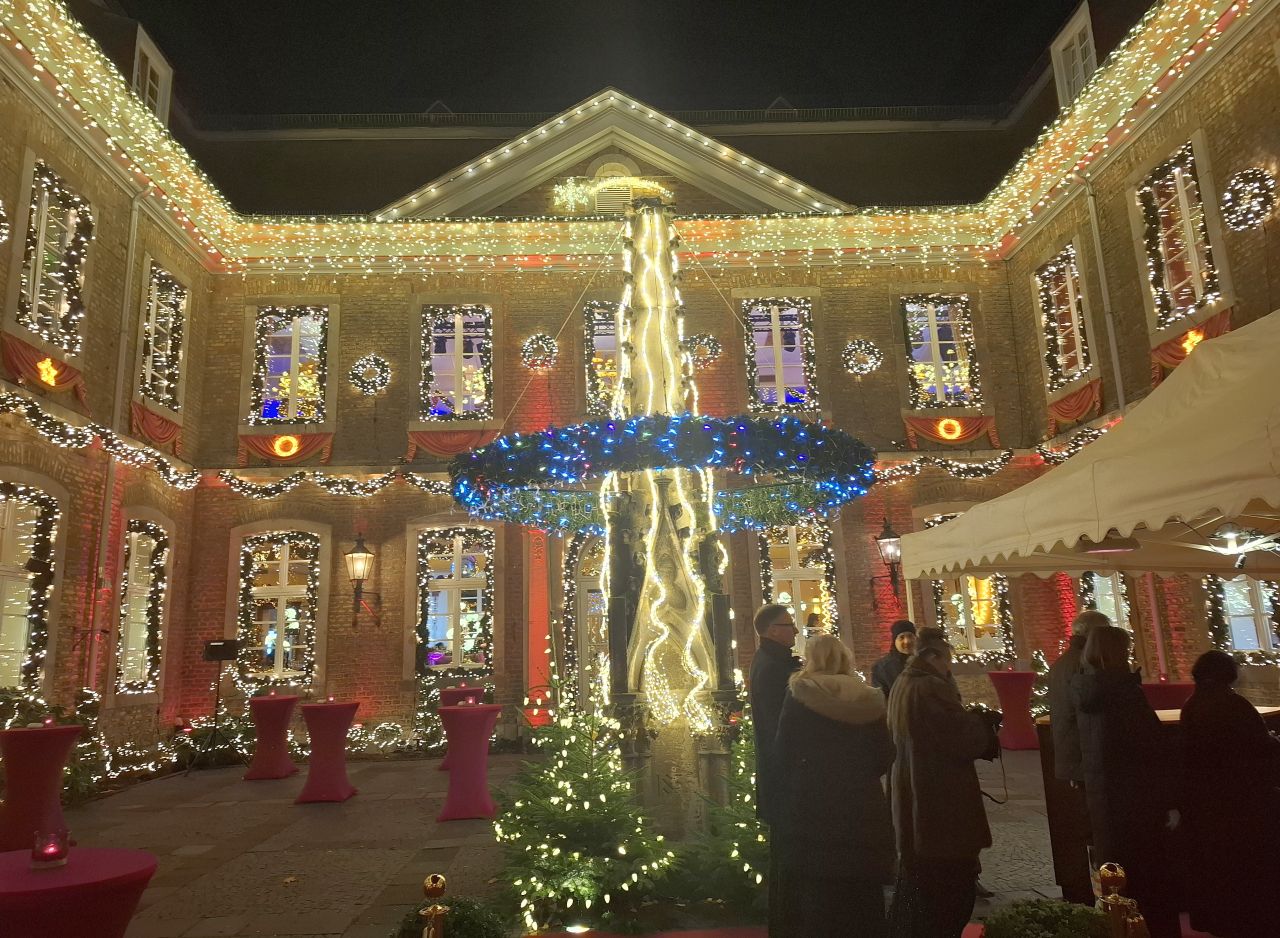 220.000 Euro Spenden bei WIZO-Benefizgala in weihnachtlicher Wolkenburg