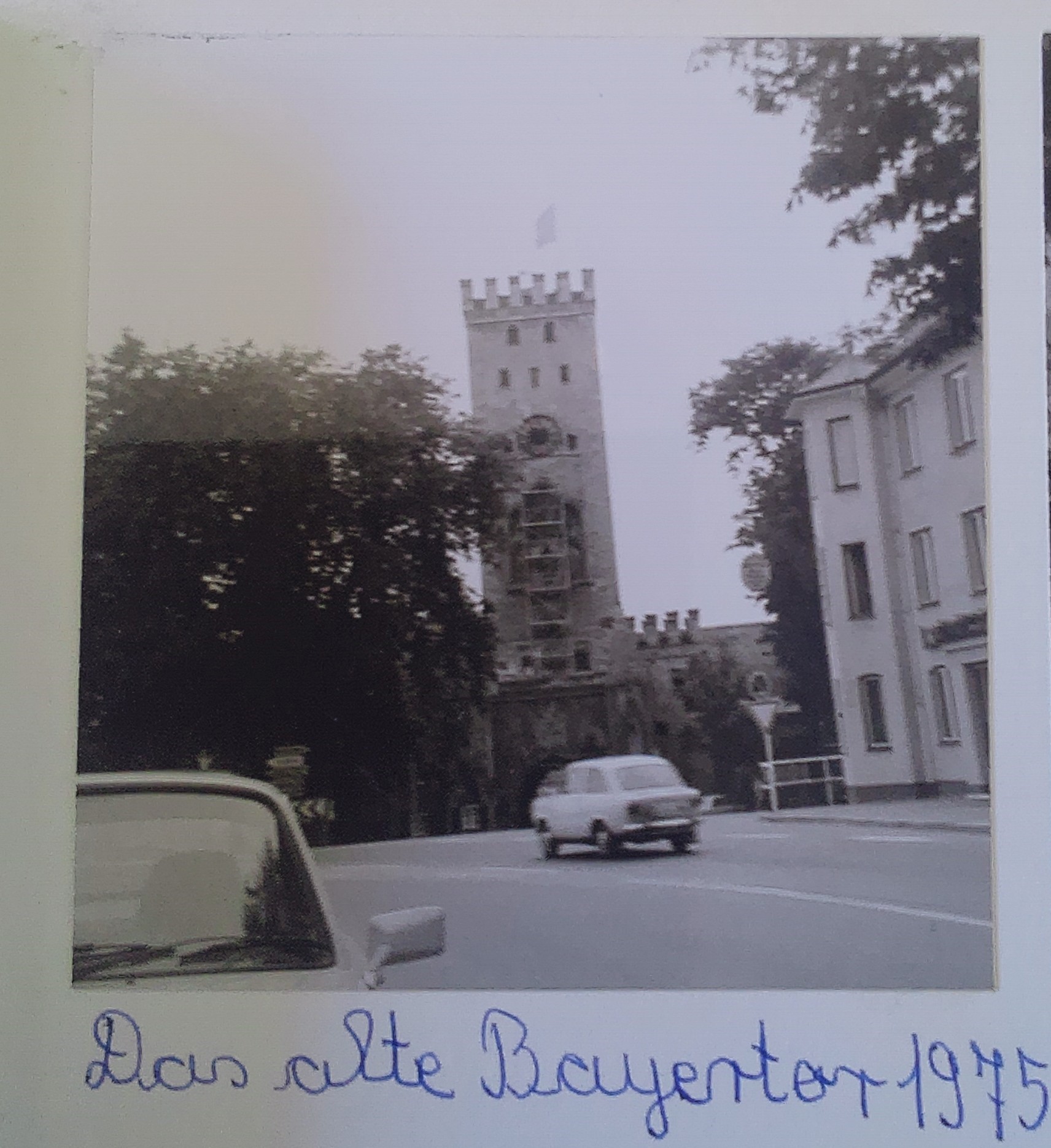 "Das alte Bayertor 1975" - Sieglinde Ott, Sommer 1975, die Fotografin machte das Bild mit 7,5 Jahren