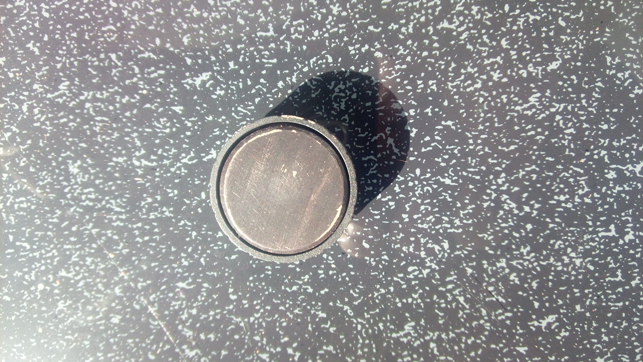 Ein Magnet von einer Magnettafel