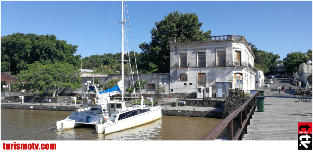 El puerto de Colonia, Uruguay