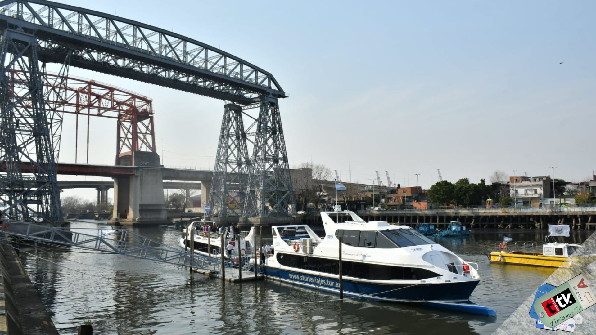 Riachuelo en catamarán