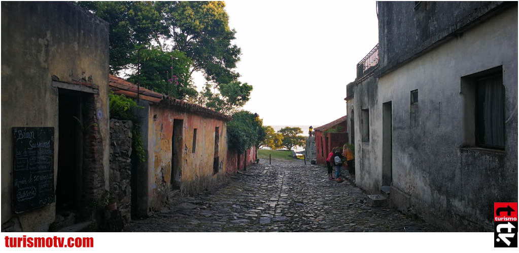 Barrio Histórico de Colonia por Turismo Tv