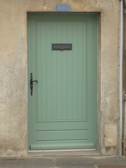 Porte d'entrée bois pleine avec soubassement