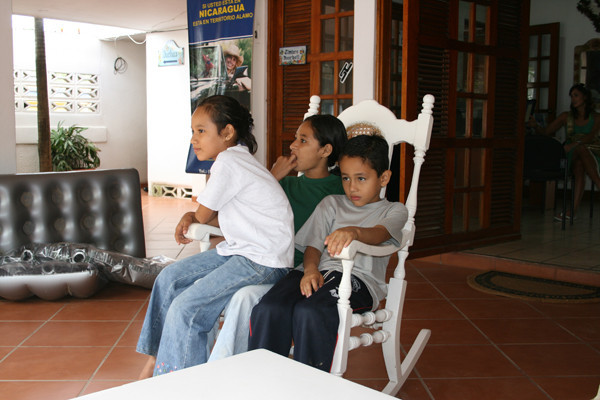 Aquí, los amigos de Dervin, ya, todos uniformados.