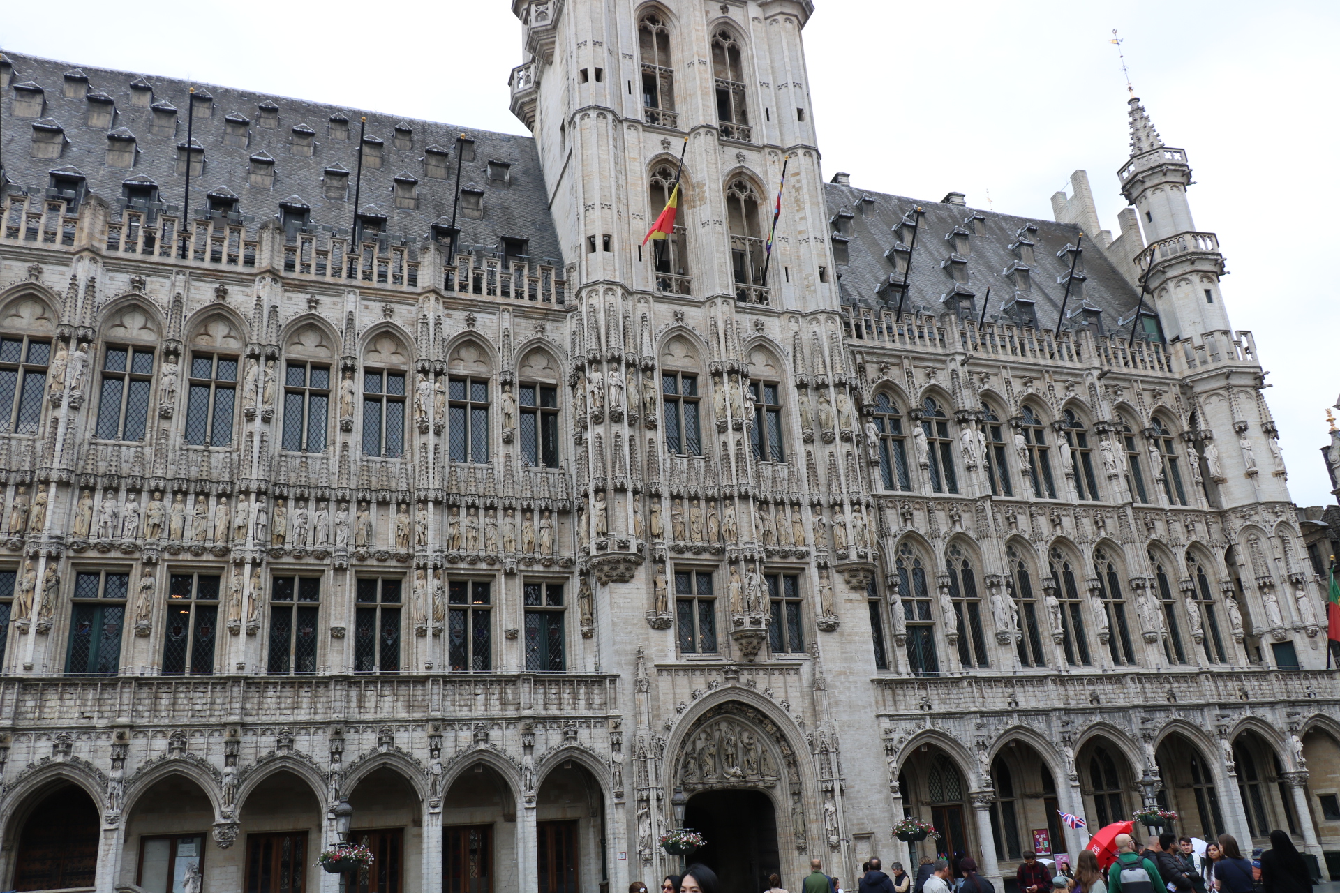 L'Hôtel de ville<br/><a href="https://fr.wikipedia.org/wiki/Hôtel_de_ville_de_Bruxelles" target="_blank"><em style="color: #666;">plus d'infos</em></a>