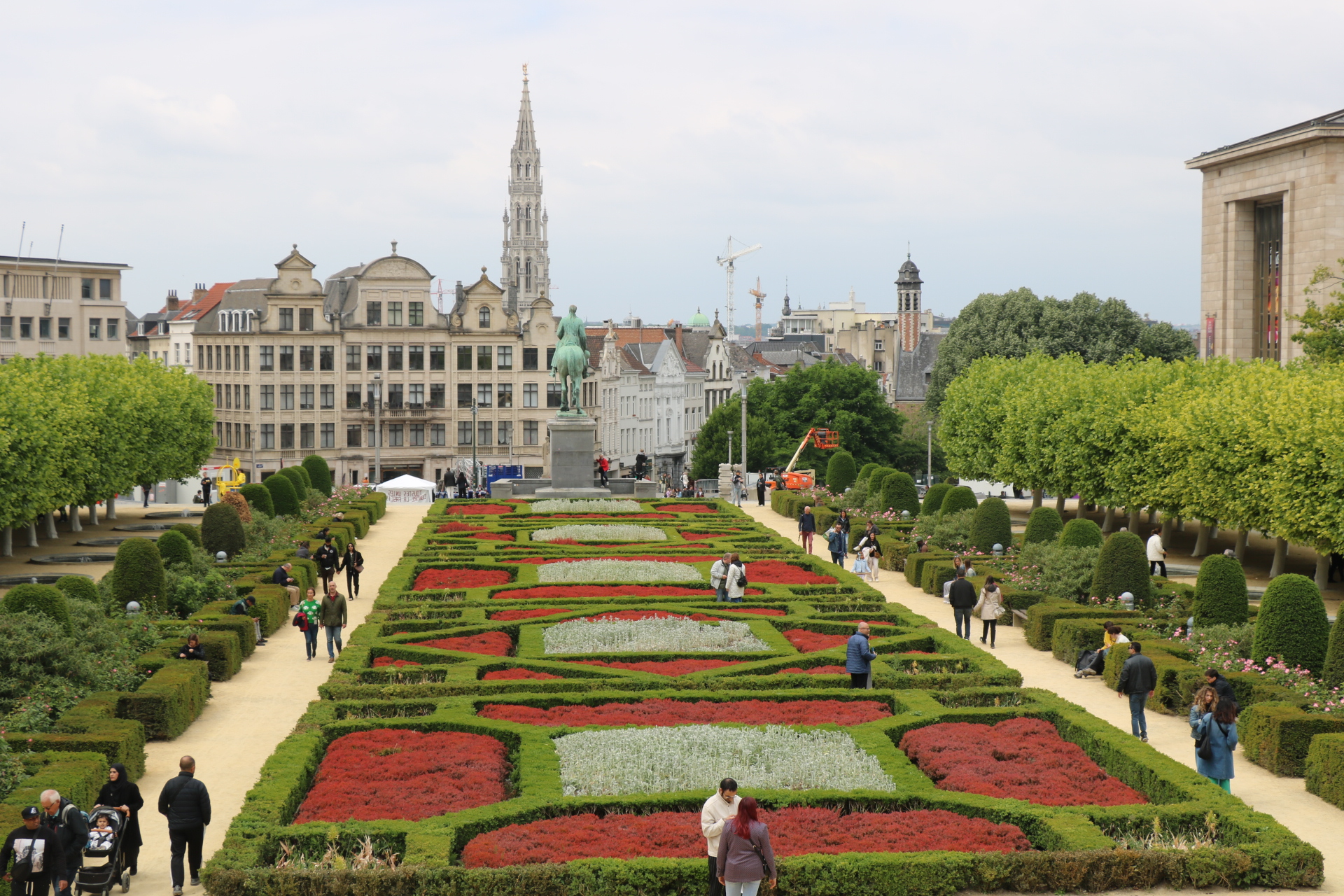 Jardins du Mont des Arts<br/><a href="https://fr.wikipedia.org/wiki/Mont_des_Arts" target="_blank"><em style="color: #666;">plus d'infos</em></a>