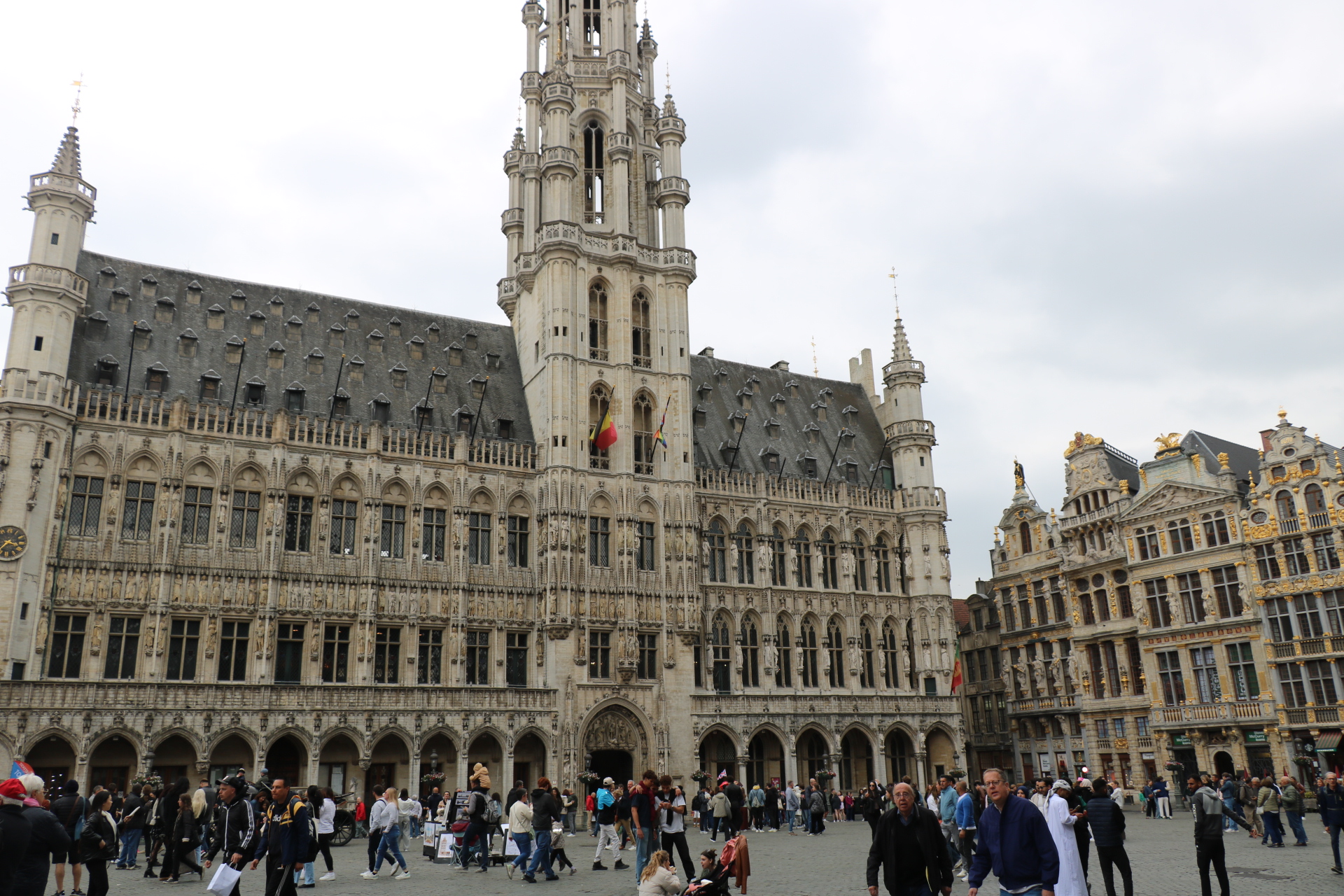 L'Hôtel de ville<br/><a href="https://fr.wikipedia.org/wiki/Hôtel_de_ville_de_Bruxelles" target="_blank"><em style="color: #666;">plus d'infos</em></a>
