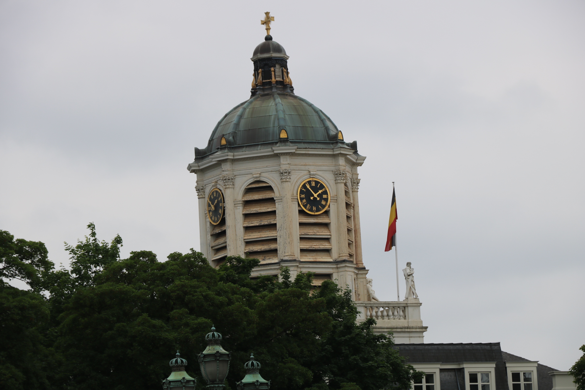 Place Royale - Cathédrale St-Jacques-sur-Coudenberg<br/><a href="https://fr.wikipedia.org/wiki/Place_Royale_(Bruxelles)" target="_blank"><em style="color: #666;">plus d'infos</em></a>