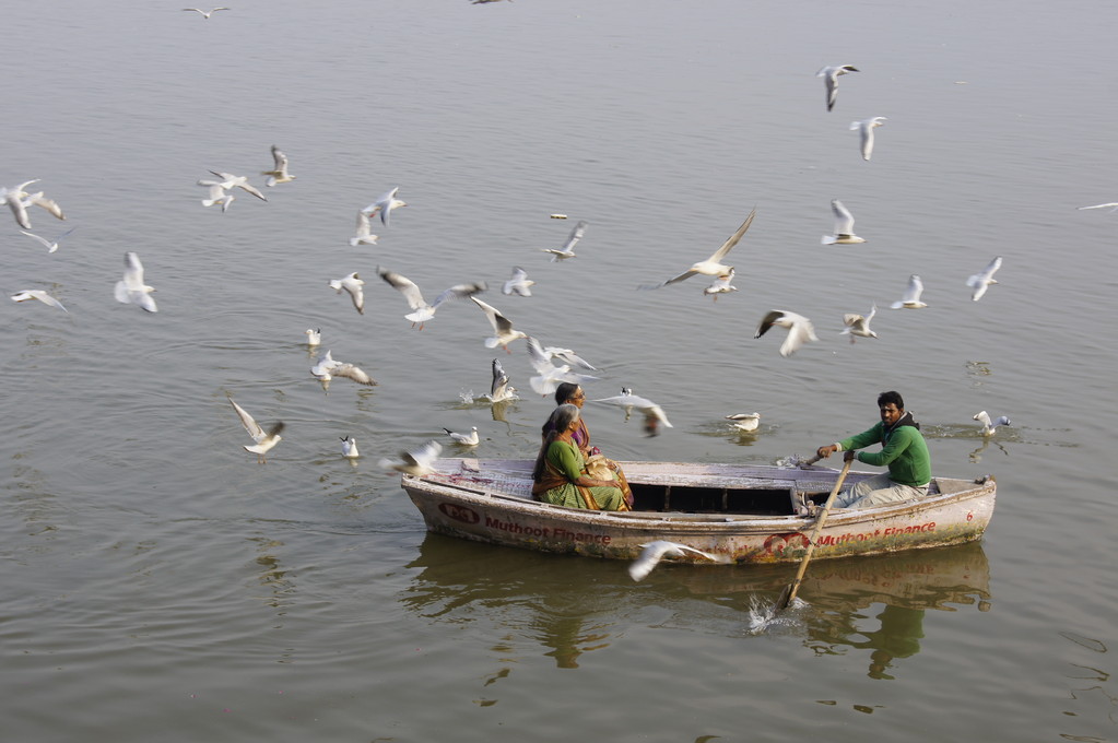 Gemütliche Bootsfahrt auf dem Ganges