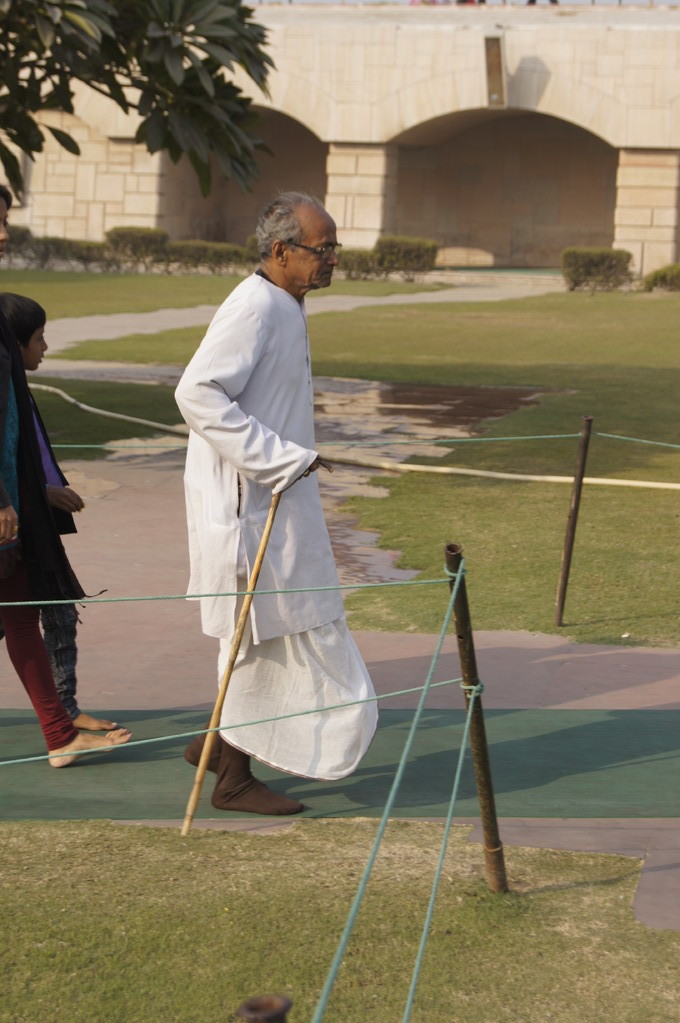 An Gandhis Grab