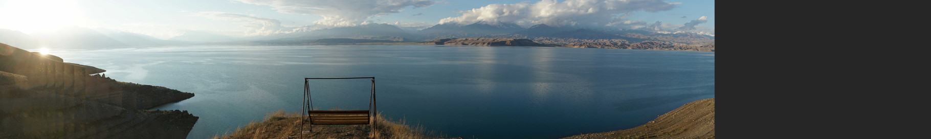 Hier im Toktugulstausee habe ich gebadet - das Wasser war unerwaret warm - war das schön, so ganz ohne nix im warmen Wasser zu planschen - und die Natur um sich zu haben...!!!