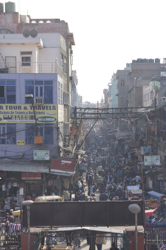 Old Delhi - CHAOS PUR - unvorstellbar viele Menschen in ebenso engen Gassen...