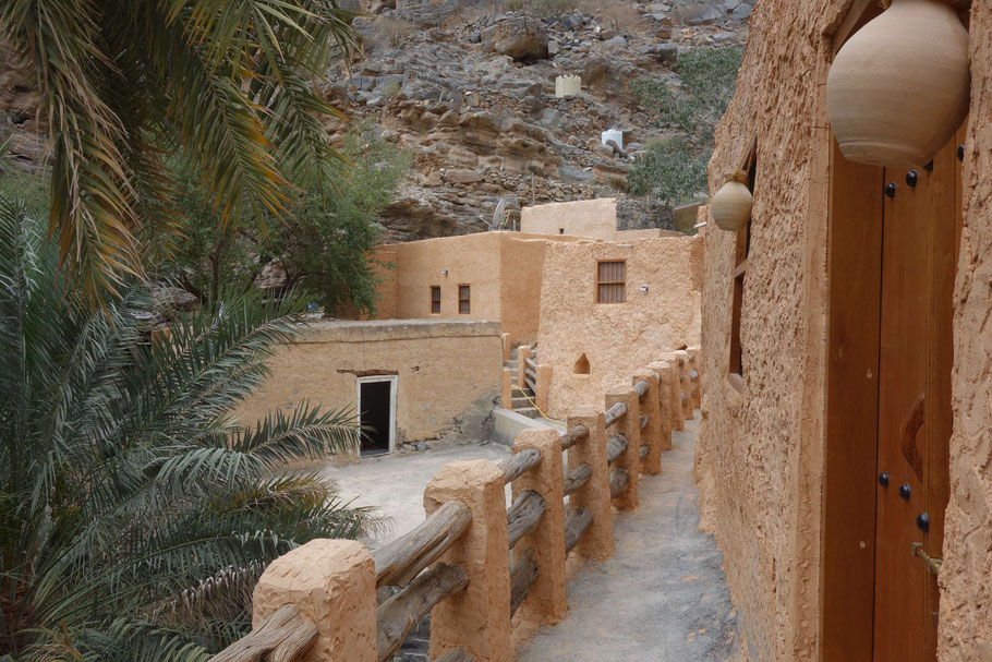 Tout un ensemble de maisons du hameau d'Al Nakhar a été rénové et transformé en hôtel, ouvert depuis début 2019, Al Nakhur Tourist hotel ou Al Nakor Heritage House