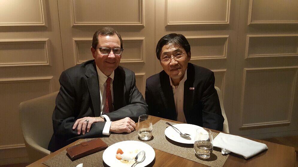 米国アラバマ州名誉総領事のマーク・ジャクソン氏に招かれ夕食。同氏は電話やネットを活用した国際会議運営会社の創業社長として活躍、縁あって日本総領事となり、グローバルチャンバーのアドバイザーともなったことから当方にコンタクトがあったもの。(With Mr. Mark B.Jackson, Honorary Consulate General of Japan in Alabama, U.S.A. He is also an adviser to Global Chamber. ）