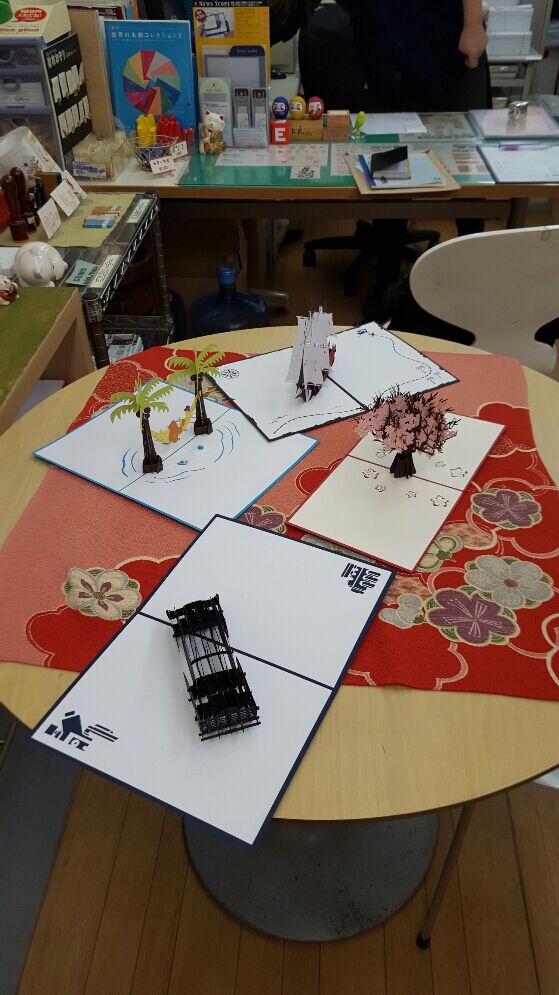 アメリカ発の超精密、高精細な3次元カード、ラブポップカード来日！（Displaying Lovepop cards, which have extremely precise and detailed 3D sculptures.)