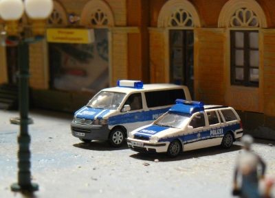 Ein VW Golf Variant und ein T5 der Bundespolizeiinspektion Dohnsberg