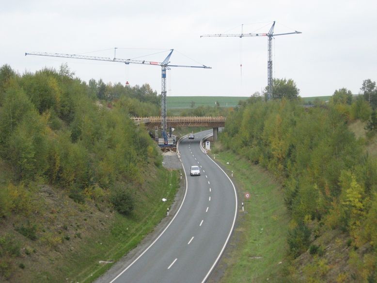 Neue Bahnbrücke aus Richtiung Süden