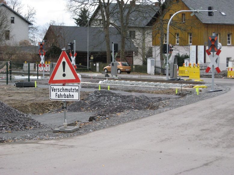 links entsteht der Weg Richtung 'Alte Sparkasse'