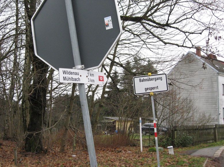 Bahnübergang Weg von der Grenze nach Wildenau gesperrt