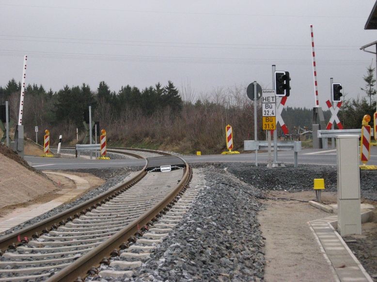 Bahnübergang 32,4 - Vorankündigung BÜ 31,5 - HET = Schild Automatik