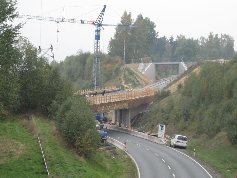 Umgehungsstraße mit Bahnbrücke - Montagekonstruktion rückgebaut