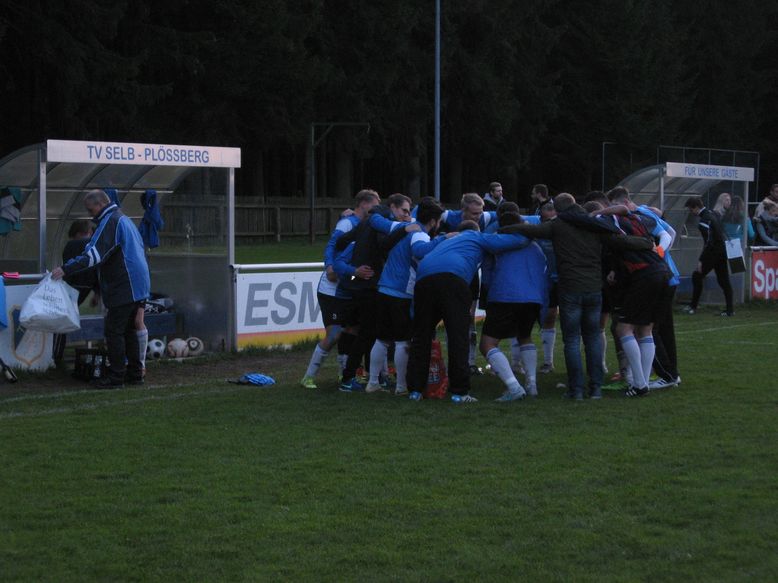 Die Jungas feiern den verdienten Derby-Sieg - Gratulation!