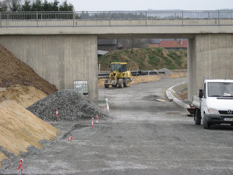 Bahnbrücke bei Wildenau aus Richtung Staatsstraße