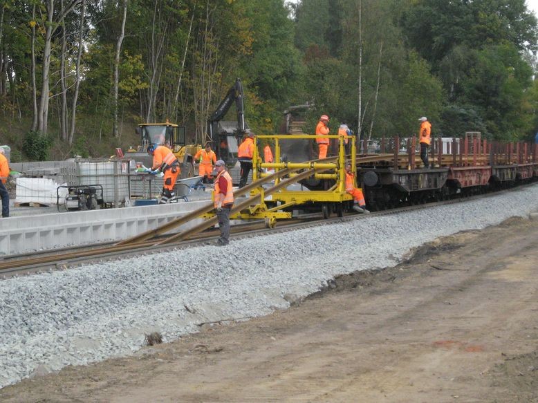 Neues Gleis wird abgelgt