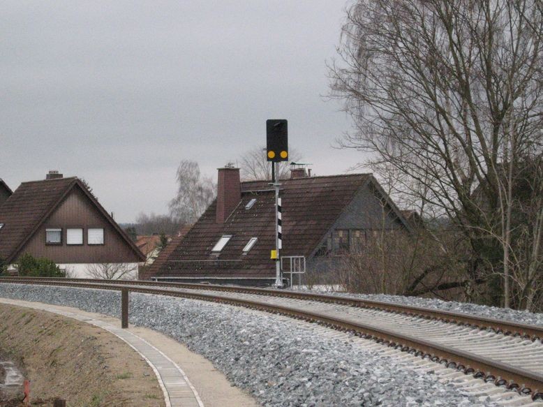 BÜ 1 (Der Bahnübergang darf befahren werden)